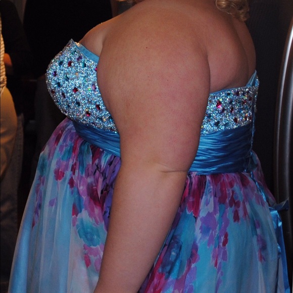PROM DRESS - Picture 6 of 8